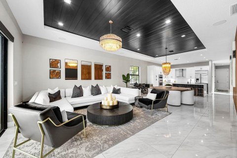 House in West Palm Beach, Florida 5 bedrooms, 302.86 sq.m. № 2087668 - photo 11