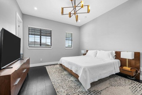 House in West Palm Beach, Florida 5 bedrooms, 302.86 sq.m. № 2087668 - photo 24