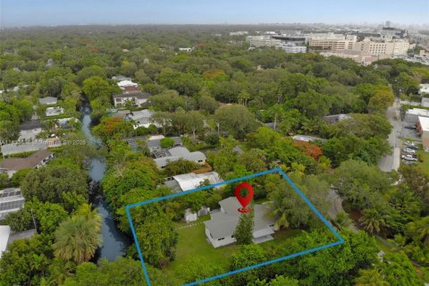 House in South Miami, Florida 4 bedrooms, 170.01 sq.m. № 1811485 - photo 10