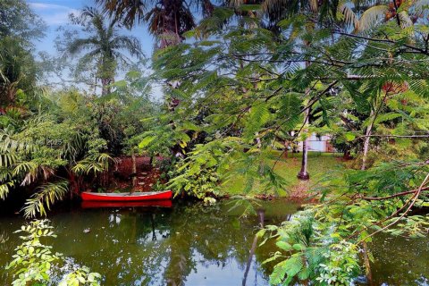 House in South Miami, Florida 4 bedrooms, 170.01 sq.m. № 1811485 - photo 15