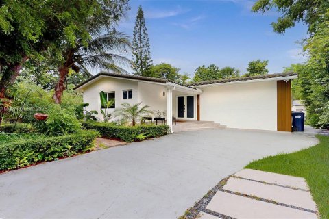House in South Miami, Florida 4 bedrooms, 170.01 sq.m. № 1811485 - photo 25
