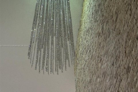 House in Doral, Florida 4 bedrooms, 223.06 sq.m. № 2012167 - photo 20