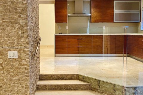 House in Doral, Florida 4 bedrooms, 223.06 sq.m. № 2012167 - photo 10