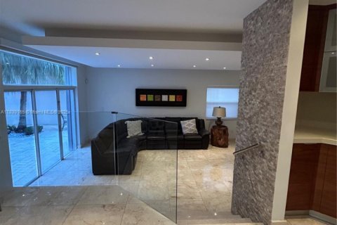 House in Doral, Florida 4 bedrooms, 223.06 sq.m. № 2012167 - photo 16