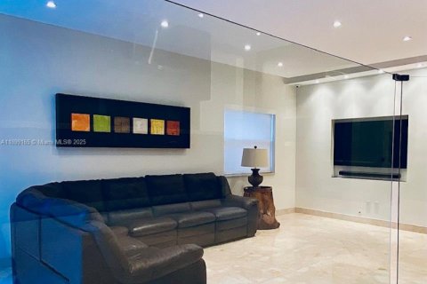 House in Doral, Florida 4 bedrooms, 223.06 sq.m. № 2012167 - photo 17