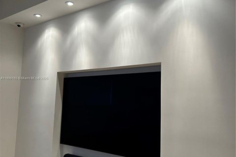 House in Doral, Florida 4 bedrooms, 223.06 sq.m. № 2012167 - photo 18