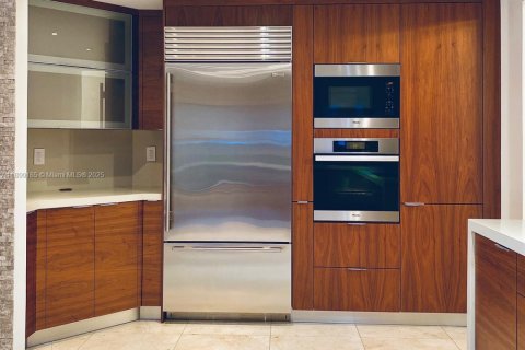 House in Doral, Florida 4 bedrooms, 223.06 sq.m. № 2012167 - photo 12