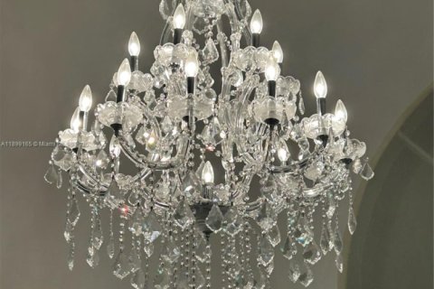 House in Doral, Florida 4 bedrooms, 223.06 sq.m. № 2012167 - photo 8