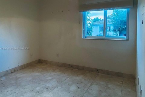 House in Doral, Florida 4 bedrooms, 223.06 sq.m. № 2012167 - photo 29