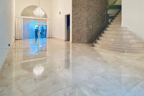 House in Doral, Florida 4 bedrooms, 223.06 sq.m. № 2012167 - photo 6