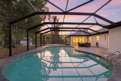 House in Fort Myers, Florida 4 bedrooms, 247.31 sq.m. № 2114765 - photo 2