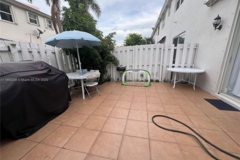 Townhouse in Doral, Florida 2 bedrooms, 125.6 sq.m. № 1887688 - photo 12