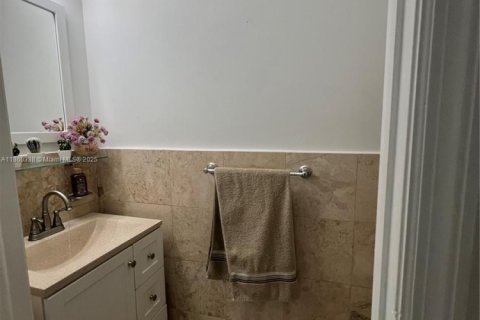 Townhouse in Doral, Florida 2 bedrooms, 125.6 sq.m. № 1887688 - photo 26