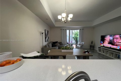 Townhouse in Doral, Florida 2 bedrooms, 125.6 sq.m. № 1887688 - photo 20