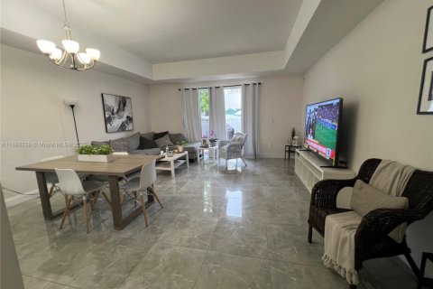 Townhouse in Doral, Florida 2 bedrooms, 125.6 sq.m. № 1887688 - photo 5