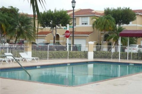 Townhouse in Doral, Florida 2 bedrooms, 125.6 sq.m. № 1887688 - photo 3