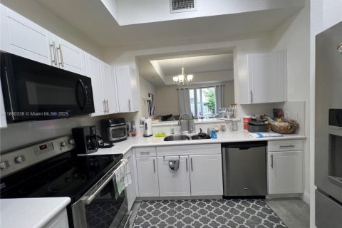 Townhouse in Doral, Florida 2 bedrooms, 125.6 sq.m. № 1887688 - photo 19
