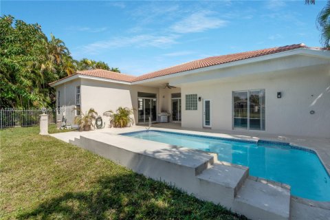 Villa ou maison à louer à Coral Springs, Floride: 5 chambres, 244.7 m2 № 2023862 - photo 6