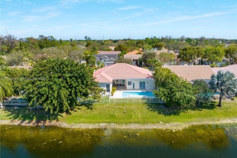 Villa ou maison à louer à Coral Springs, Floride: 5 chambres, 244.7 m2 № 2023862 - photo 4
