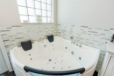 Villa ou maison à louer à Coral Springs, Floride: 5 chambres, 244.7 m2 № 2023862 - photo 29