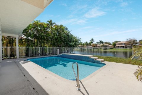 Villa ou maison à louer à Coral Springs, Floride: 5 chambres, 244.7 m2 № 2023862 - photo 8