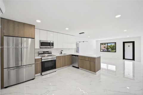 Casa en Hollywood, Florida 3 dormitorios, 126.81 m2 № 2055870