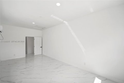 Casa en venta en Hollywood, Florida, 3 dormitorios, 126.81 m2 № 2055870 - foto 4