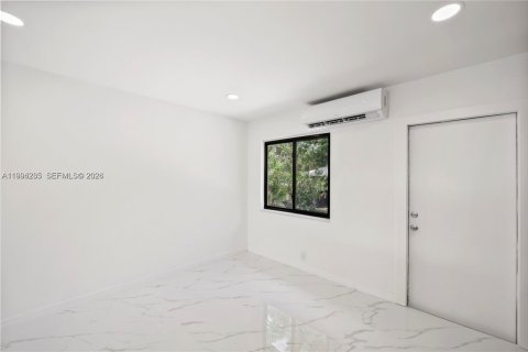 Casa en venta en Hollywood, Florida, 3 dormitorios, 126.81 m2 № 2055870 - foto 5