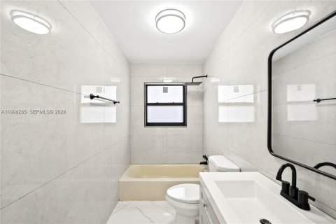 Casa en venta en Hollywood, Florida, 3 dormitorios, 126.81 m2 № 2055870 - foto 7