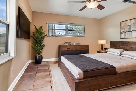 Condo in Mulberry, Florida, 2 bedrooms  № 1907434 - photo 4