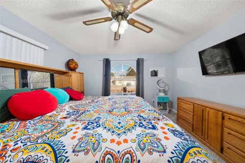 House in Sebring, Florida 2 bedrooms, 141.77 sq.m. № 2021890 - photo 26