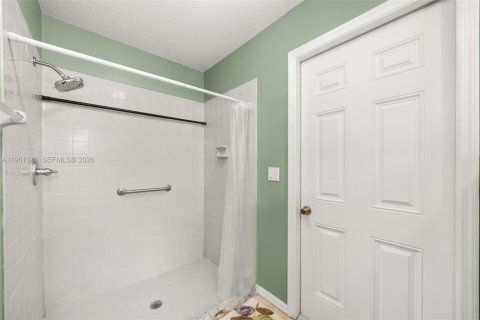 House in Sebring, Florida 2 bedrooms, 141.77 sq.m. № 2021890 - photo 23