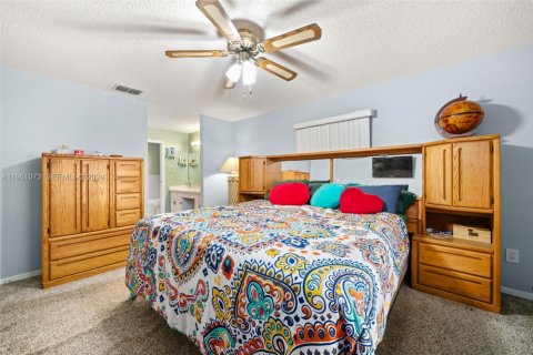 House in Sebring, Florida 2 bedrooms, 141.77 sq.m. № 2021890 - photo 27