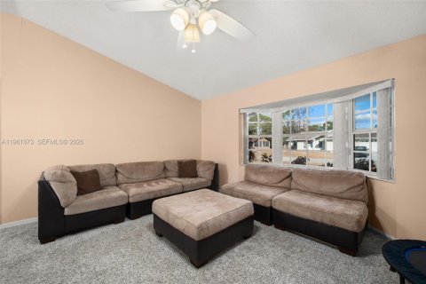 House in Sebring, Florida 2 bedrooms, 141.77 sq.m. № 2021890 - photo 18