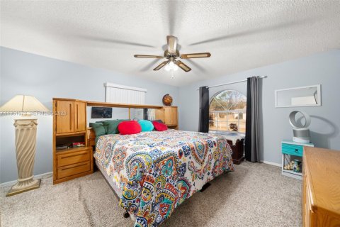 House in Sebring, Florida 2 bedrooms, 141.77 sq.m. № 2021890 - photo 25