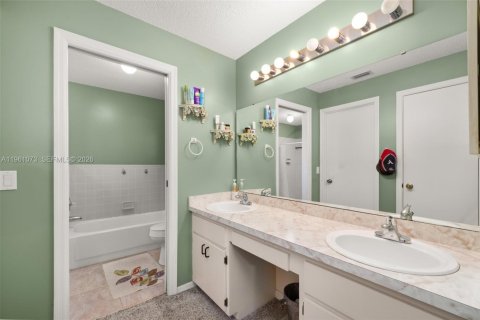 House in Sebring, Florida 2 bedrooms, 141.77 sq.m. № 2021890 - photo 20