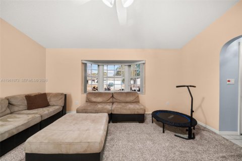 House in Sebring, Florida 2 bedrooms, 141.77 sq.m. № 2021890 - photo 17