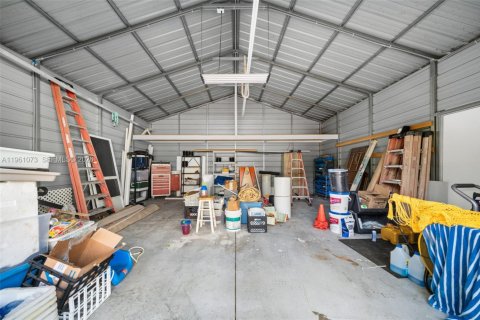 House in Sebring, Florida 2 bedrooms, 141.77 sq.m. № 2021890 - photo 3