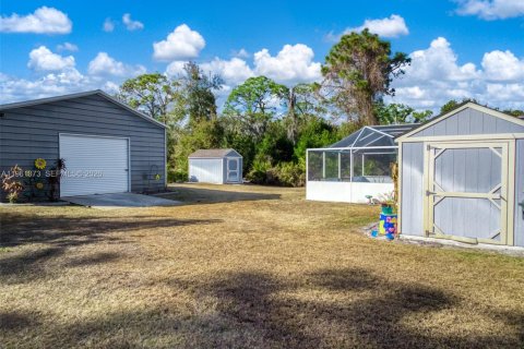 House in Sebring, Florida 2 bedrooms, 141.77 sq.m. № 2021890 - photo 4