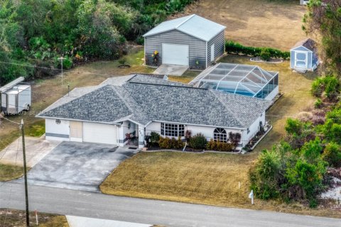 House in Sebring, Florida 2 bedrooms, 141.77 sq.m. № 2021890