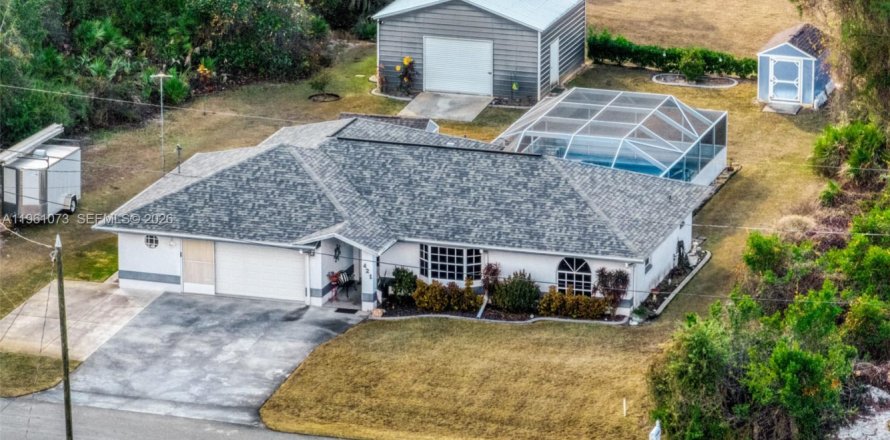 House in Sebring, Florida 2 bedrooms, 141.77 sq.m. № 2021890