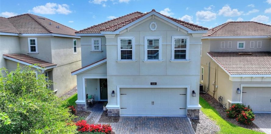 House in Davenport, Florida 3 bedrooms, 192.87 sq.m. № 1901441