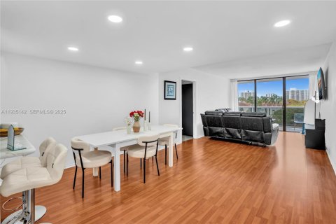 Copropriété à louer à Aventura, Floride: 2 chambres, 100.24 m2 № 1993306 - photo 9