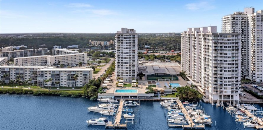 Condo à Aventura, Floride, 2 chambres  № 1993306