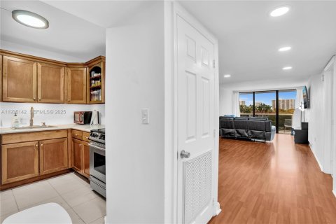 Copropriété à louer à Aventura, Floride: 2 chambres, 100.24 m2 № 1993306 - photo 3