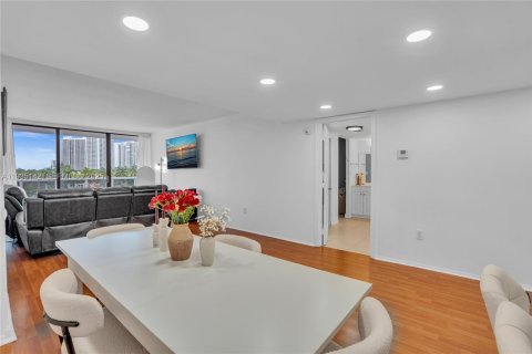 Copropriété à louer à Aventura, Floride: 2 chambres, 100.24 m2 № 1993306 - photo 13