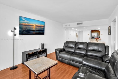 Copropriété à louer à Aventura, Floride: 2 chambres, 100.24 m2 № 1993306 - photo 24