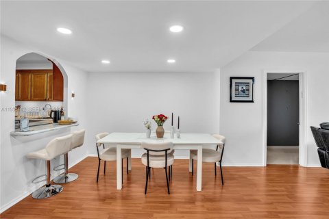 Copropriété à louer à Aventura, Floride: 2 chambres, 100.24 m2 № 1993306 - photo 10