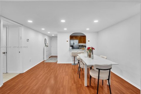 Copropriété à louer à Aventura, Floride: 2 chambres, 100.24 m2 № 1993306 - photo 12