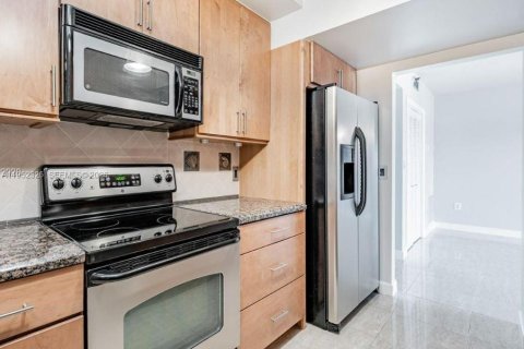 Condominio en Hollywood, Florida, 1 dormitorio  № 2009512